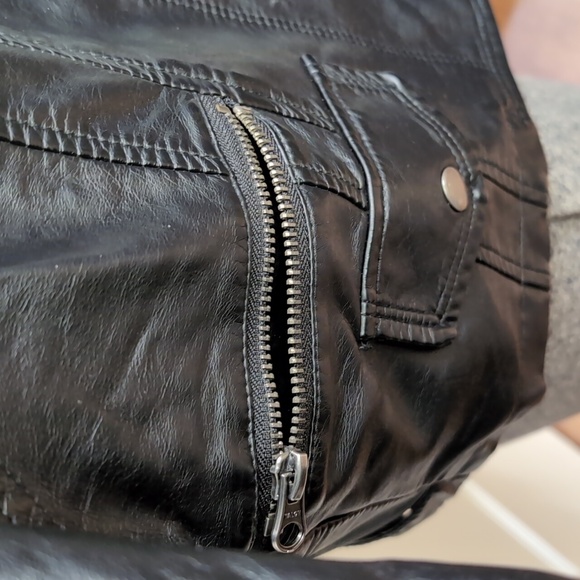 ❄️Host Pick❄️ Maurice's Fully lined ladies faux leather short jacket - Picture 3 of 13